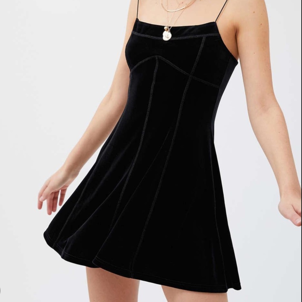 BLACK FIT AND FLARE UO MINI DRESS